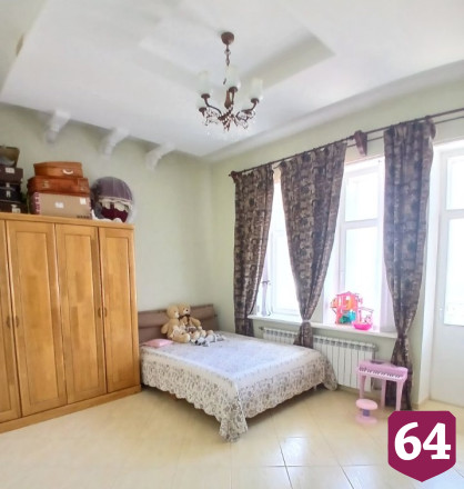 В центре Саратова продают двухэтажную квартиру со смотровой площадкой